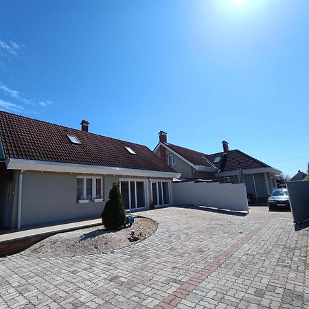Nikolux Apartman Гайдусобосло Екстер'єр фото